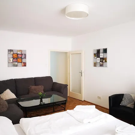 Vienna Studios * Bécs