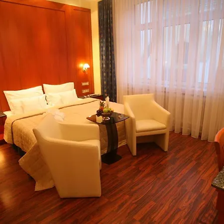 Corvinus - Newly Renovated Hotel Viena