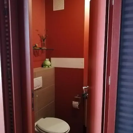 Oda ve Kahvaltı In Maisonette With Garden, Parking Place Viyana