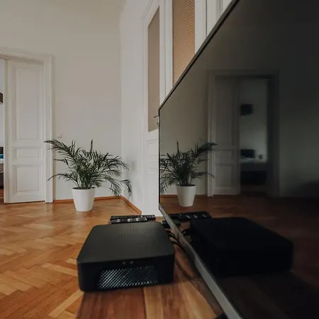Karmelita Apartment *