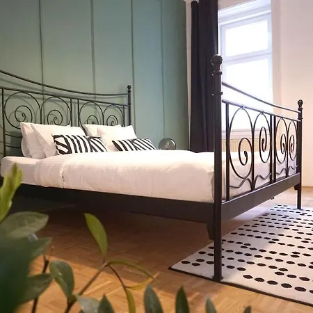 Apartment Large - Great For Groups - With Balcony Or Terrace *