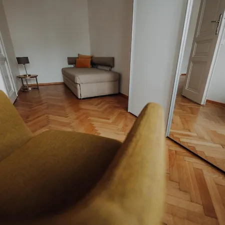 Karmelita Apartment