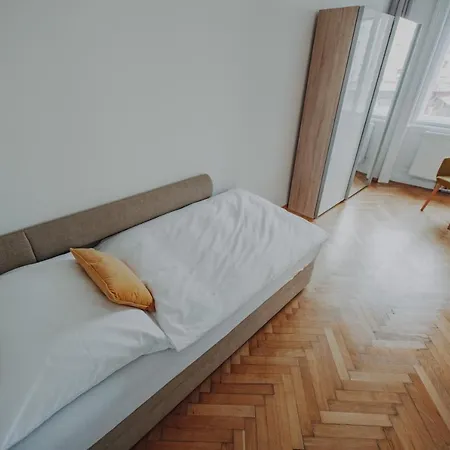 Karmelita Apartment *