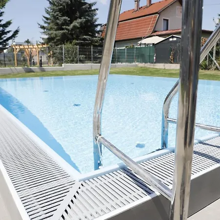 Rooftop Terrace, Free Garage Parking And Pool!