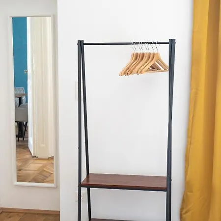 Theresia I Levestate Apartment