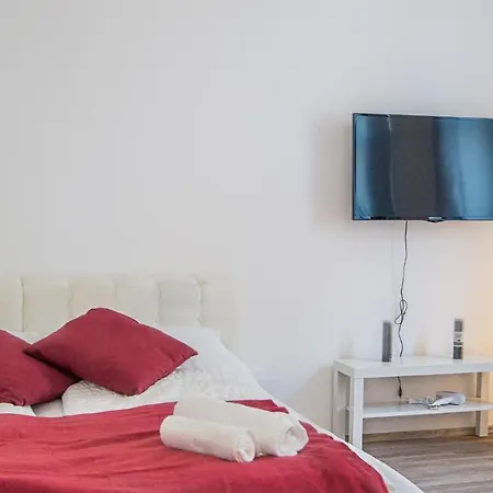 Spacious Shared Schoenbrunn Apartment *