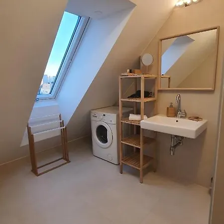 Rooftop Terrace, Free Garage Parking And Pool!