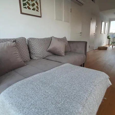 Rooftop Terrace, Free Garage Parking And Pool! *