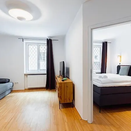 Newly-renovated, In The Heart Of Apartment *