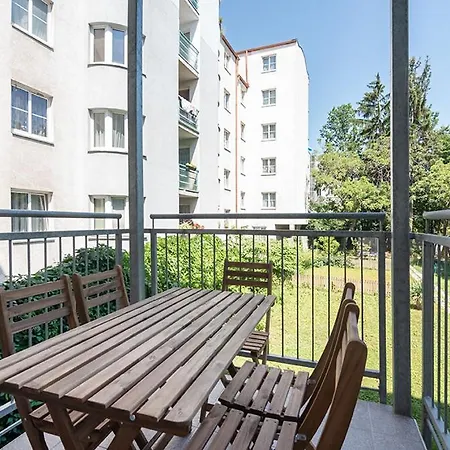 Colorful Facing Courtyard Apartment *