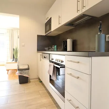 Brilliant View: Balcony Home, Modern, Stylish And Newly Renovated 公寓 维也纳