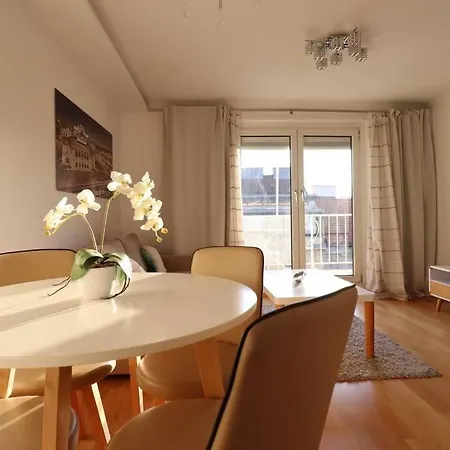 公寓 Brilliant View: Balcony Home, Modern, Stylish And Newly Renovated