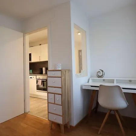 Brilliant View: Balcony Home, Modern, Stylish And Newly Renovated Apartament Wiedeń