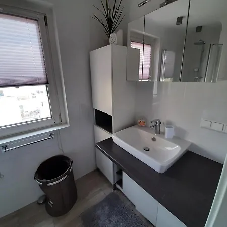 Brilliant View: Balcony Home, Modern, Stylish And Newly Renovated * 维也纳