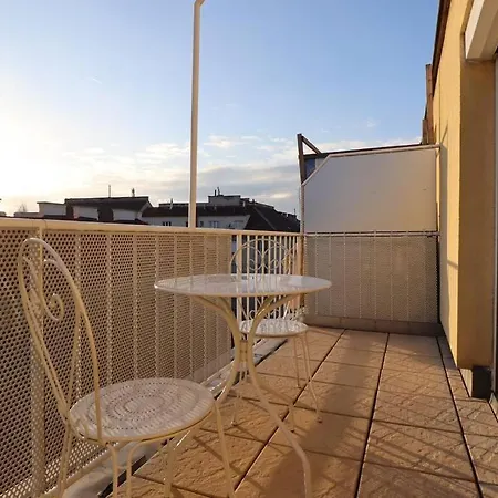 公寓 Brilliant View: Balcony Home, Modern, Stylish And Newly Renovated