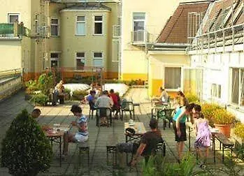 Hotel In Hernals 2*