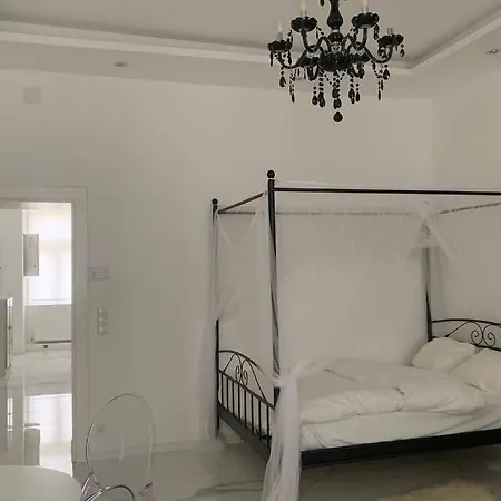 Cool Center Apt. @ Metro And Shopping Street Apartment *