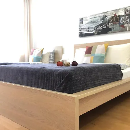 New, Bright Near The Metro!
