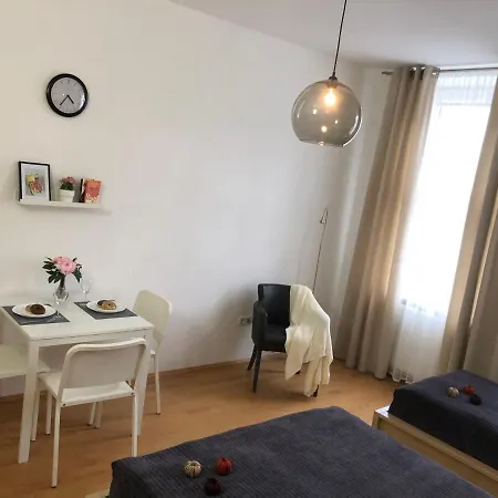 New, Bright Near The Metro! * Vienna