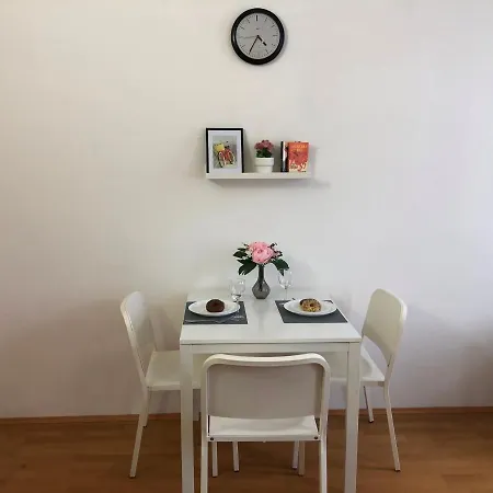 New, Bright Near The Metro! Vienna