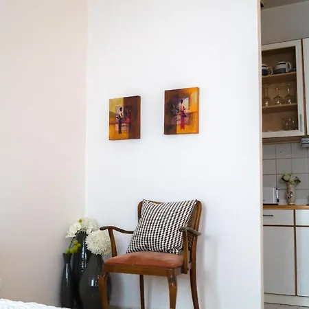Lovely 2 - Suitable For Long * Vienna