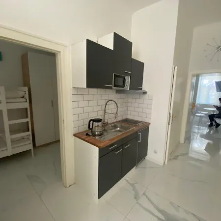 Apartment Cool Center Apt. @ Metro And Shopping Street *