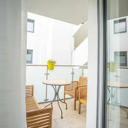 Donaufeld Living - Geraumiges Mit Balkon Apartment