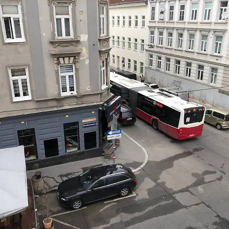 New, Bright Near The Metro! Apartment Vienna
