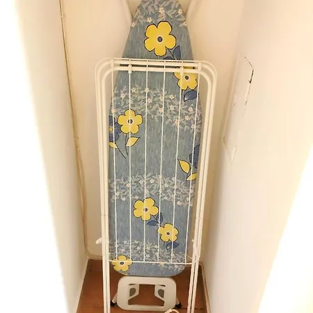 New, Bright Near The Metro! *