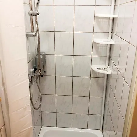 New, Bright Near The Metro! *