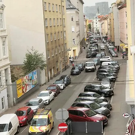 Apartment New, Bright Near The Metro! Vienna