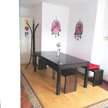 Favoriten-rooms Hostel *