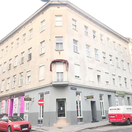 New, Bright Near The Metro! Vienna