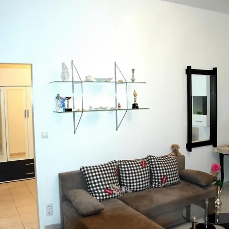 In Near Schoenbrunn & Westbahnhof - Keyless Check-in * Viena