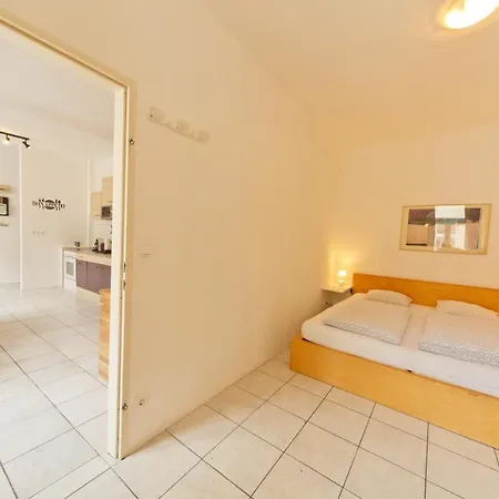 Apartament In Near Schoenbrunn & Westbahnhof - Keyless Check-in Viena