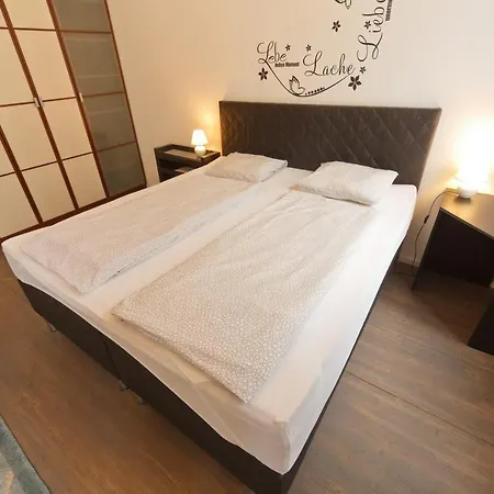 In Near Schoenbrunn & Westbahnhof - Keyless Check-in