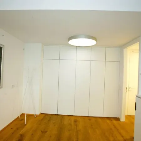On Karlsplatz Apartament *