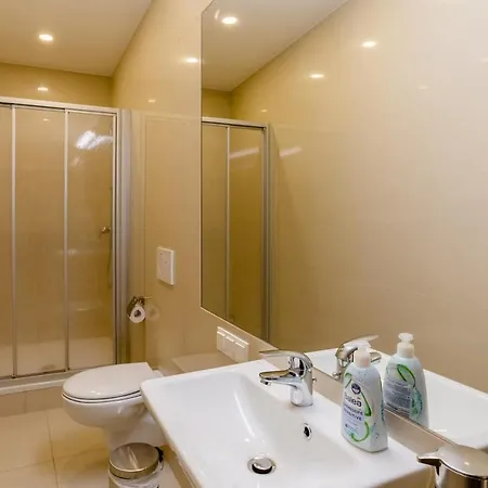 Air Condition I Sights In Walking Distance I 201 Mbit Wifi Lejlighed