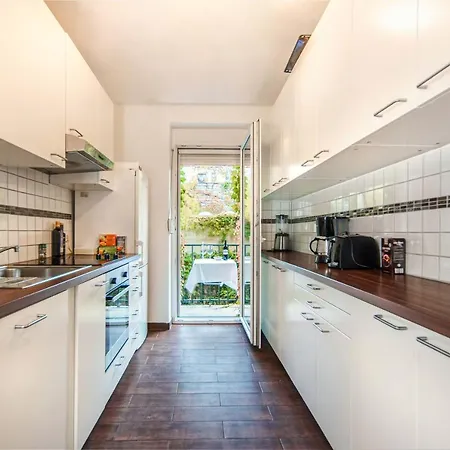 Balcony Apartment, 1 Min To U1 Reumannplatz Apartment *
