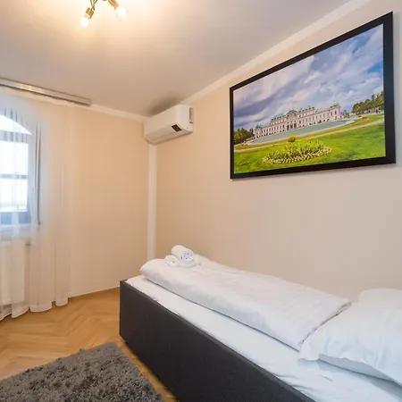 Schönbrunn Apartment