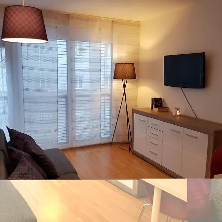 Apartment Bullsliving Kaisermuehlen Erni Next To Uno Vienna
