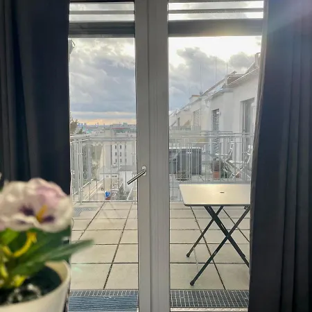 Homestay Eca Rooftop Live - Private & Serviced *