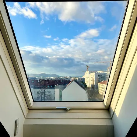 Eca Rooftop Live - Private & Serviced Homestay *
