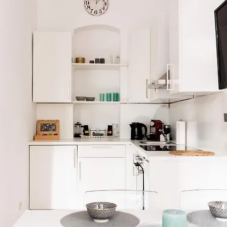 Luxurious And Spacious 5 Min Walk To City Center, 1-2 Appartamento