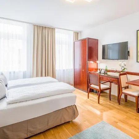 Western Celebrity Apart-hotel