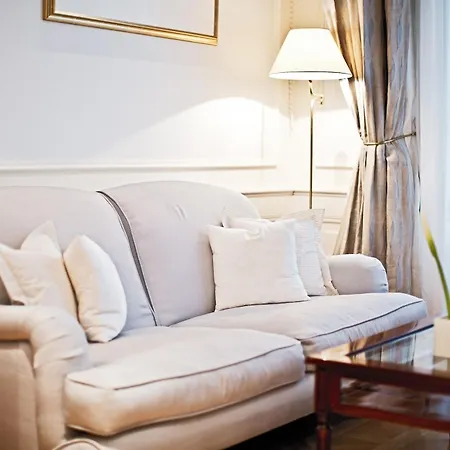 Palais Coburg 5*