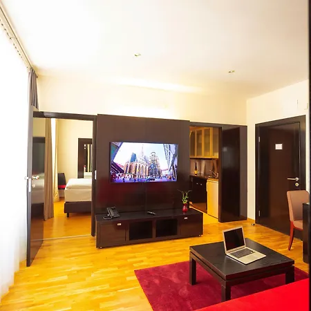 Aparthotel The Levante Rathaus 4*
