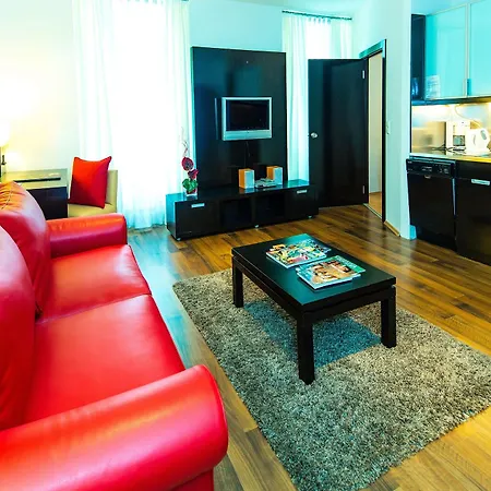 Aparthotel The Levante Rathaus 4*