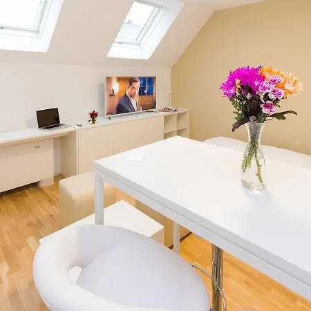 Smart Living - Wien Hauptbahnhof - Self Check-in 4* Vienna