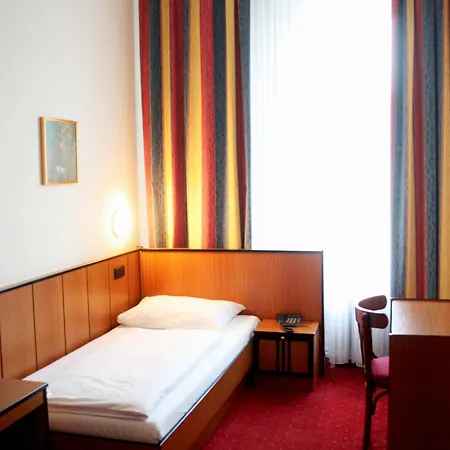 Hotel Drei Kronen 3*